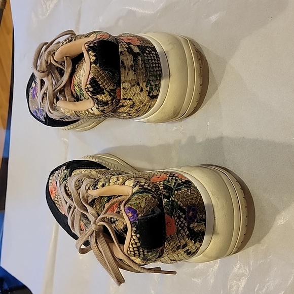 ADIDAS - Picture 2 of 2